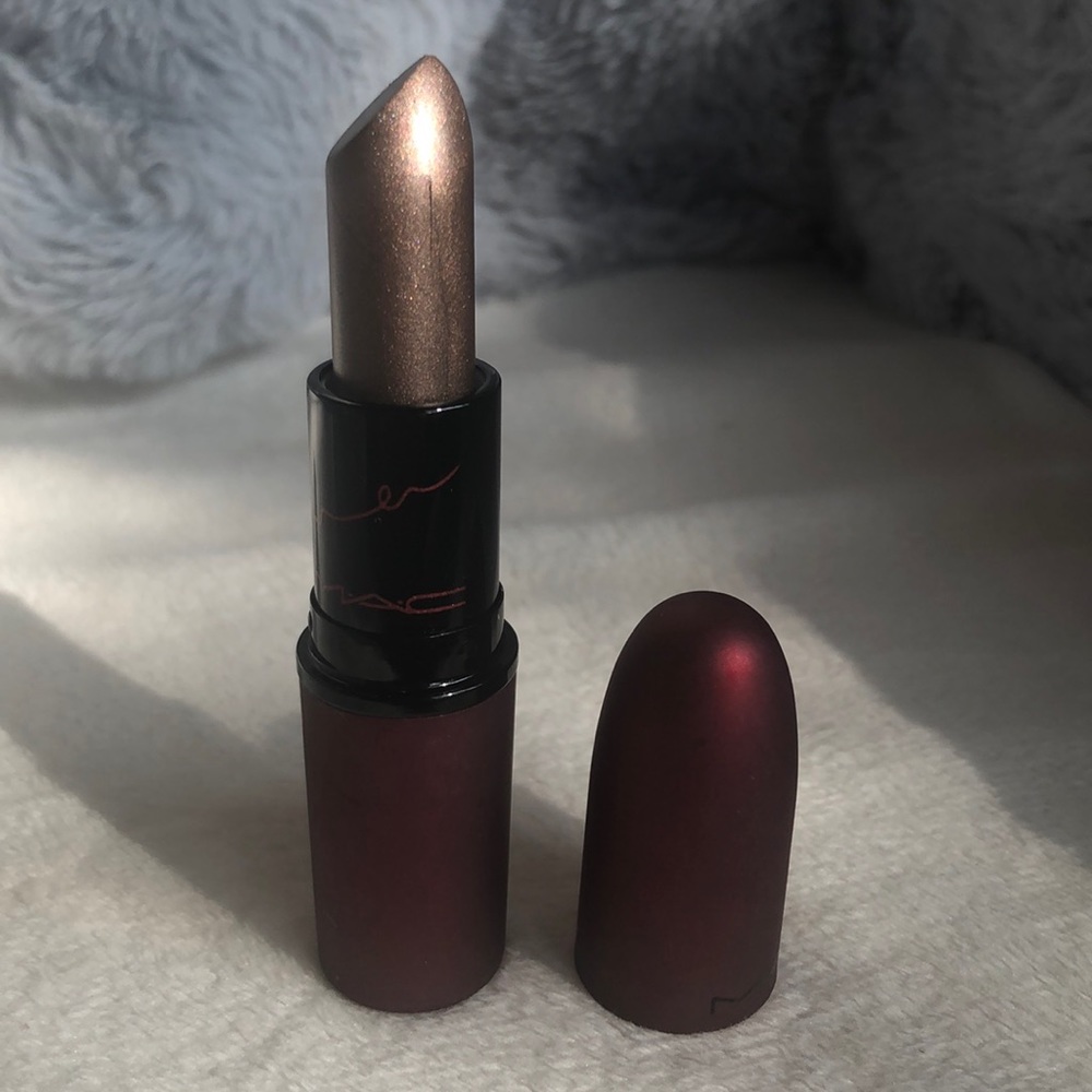NWOT Viva Glam Rihanna 2